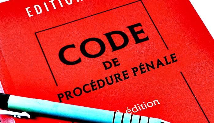 Procès équitable : les juges doivent rechercher la comparution de la victime mineure avant de la dispenser d’audience ! Procès équitable : les juges doivent rechercher la comparution de la victime mineure avant de la dispenser d’audience !